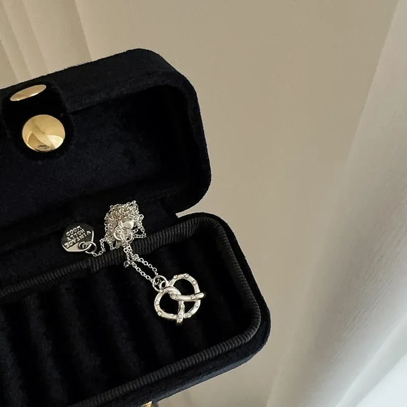 [Clearance] Pretzel Necklace